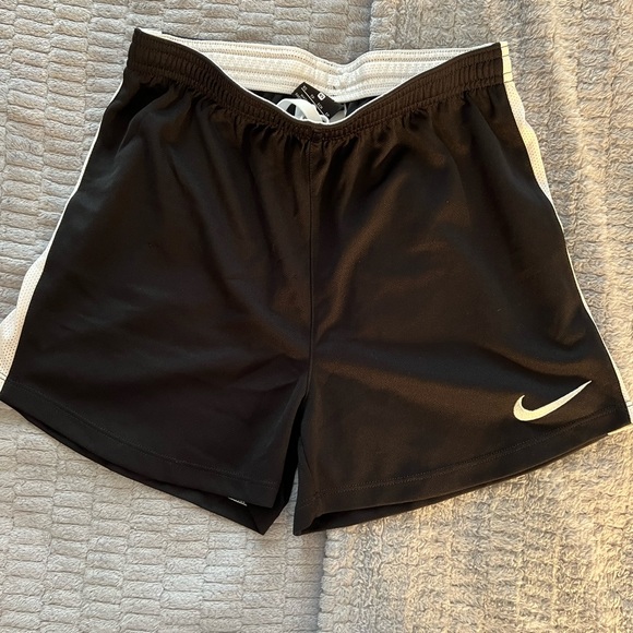 Nike shorts - Picture 4 of 7